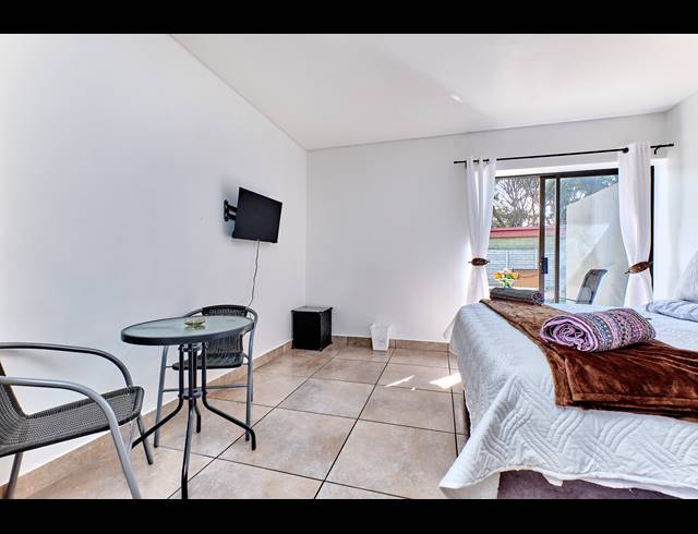 1 BEDROOM STUDIO APARTMENT TO LET IN RIVONIA